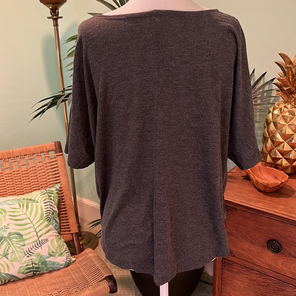 "Flying by the seat of my leggings" grey t-shirt - Picture 3 of 5